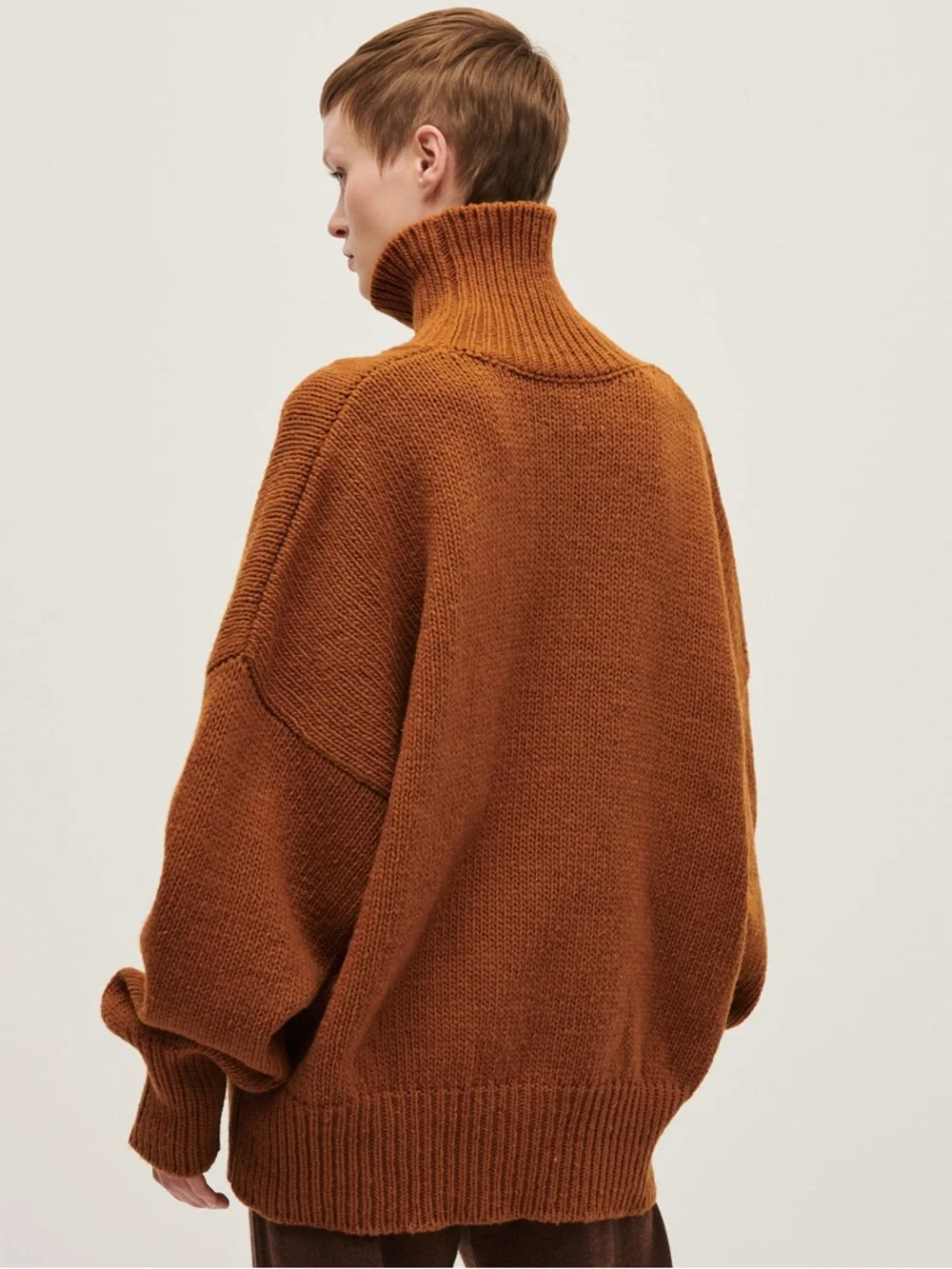 Babaà No.17 Wool Turtleneck Sweater – Nogal Brown – Oversized – One Size - Picture 3 of 8